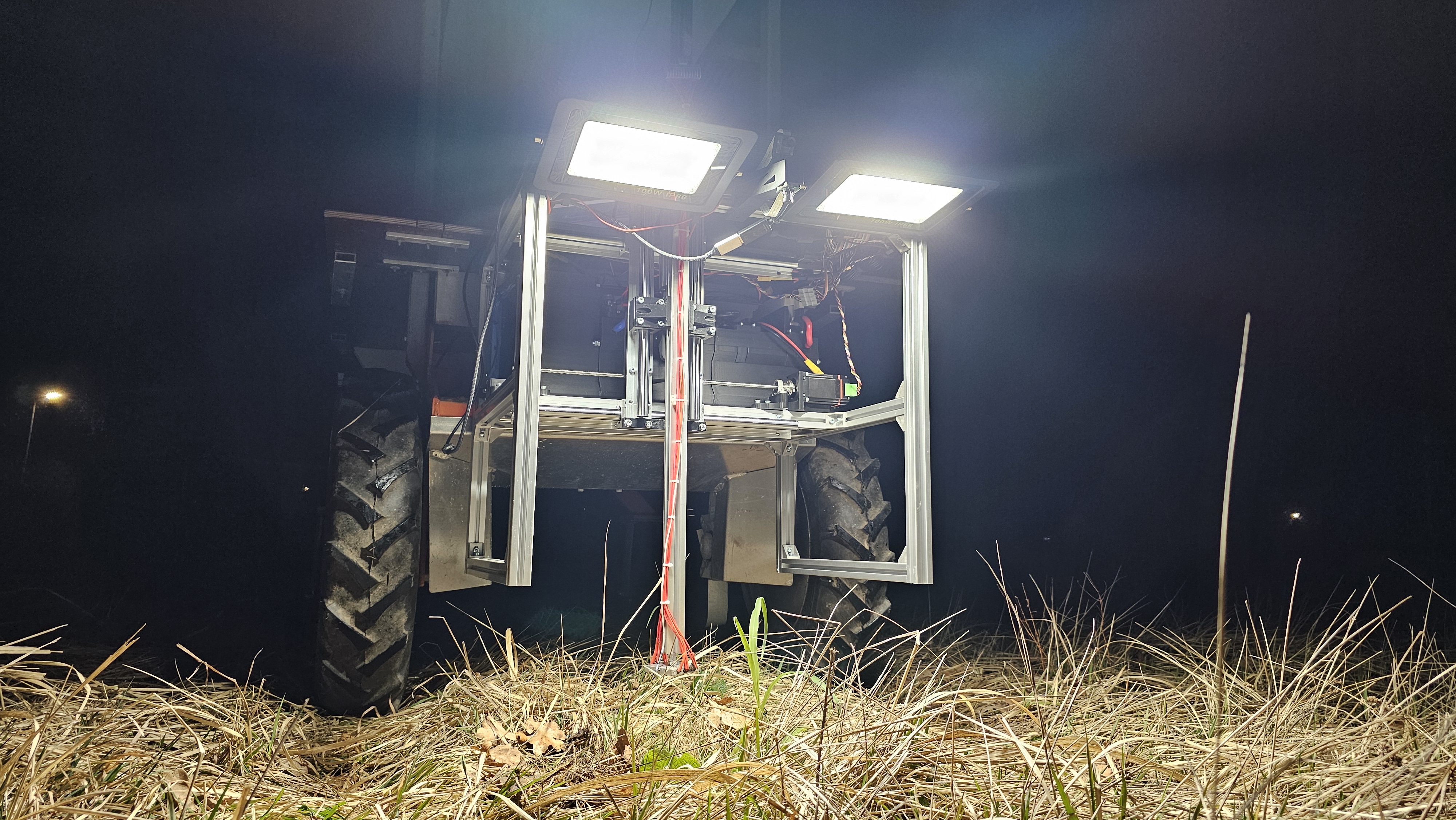 WeedXtract R3 at night